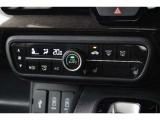 プラズマクラスター技術搭載フルオートエアコンを装備。車内の温度設定だけでなく空気清浄や脱臭などの効果を発揮して車内は快適空間♪