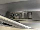 パワーウィンドウスイッチで運転席から全席の窓の開閉ができます♪