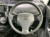 インテリアに合わせたデザインのステアリングは、運転される方のことも考え、運転しやすい形状、大きさです。是非一度、実際に触ってお確かめください。