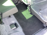 この度は、当店のお車をご覧いただきまして誠にありがとうございます。当店では全国販売・納車も行っております。県によって陸送費用は異なりますのでお気軽にお問い合わせください。