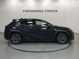 【まるごとクリーニング】シートを取り外し、車内を徹底洗浄。隅々まで丁寧に仕上げています。
