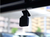 純正ならではのスマートな装着感。車両デザインに調和したドライブレコーダーです。