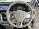 インテリアに合わせたデザインのステアリングは、運転される方のことも考え、運転しやすい形状、大きさです。是非一度、実際に触ってお確かめください。
