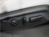 ◆運転席8ウェイパワーシート+運転席4ウェイ電動ランバーサポート◆シートポジションの調節が電動でできます。腰部をしっかりと受け止めるランバーサポートも装備!長時間のドライブでも疲れにくい姿勢をキープ。