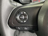 ステアリングスイッチ付き。前方から目を離すことなく操作することが可能です。