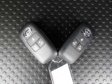 キーフリーシステム搭載!スマートキー2本付き!キーをポケットやカバンに入れておくだけでドアの施錠・開錠やエンジンスタートの操作が簡単です!