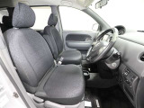 ゆったり室内で運転もしやすいです♪使い勝手の良い配置も考えられています!!