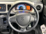 インテリアに合わせたデザインのステアリングは、運転される方のことも考え、運転しやすい形状、大きさです。是非一度、実際に触ってお確かめください。