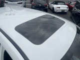 サンルーフ装着車両です。