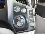 VSA(車両挙動安定化制御システム)とは、従来の車輪のロックを防ぐABS、車輪の空転を抑制するTCSに加え、クルマの横滑り、曲がるを制御し、走る・曲がる・止まるの全領域で安定性を確保するシステムです。
