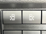 【両側パワースライドドア】スマートキーや運転席のスイッチで後席両側スライドドアの開閉が可能♪電動だから力を入れてドアを開ける必要が無く、小さなお子様でも簡単に開け閉めでき快適です♪