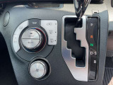 【オートエアコン】ワンタッチ操作で車内温度を調整できるので、運転時も楽々です!