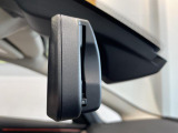 【ルームミラー一体型ETC】BMWといえばルームミラー一体型のETC。ドライバーから差し込めるかたちになっておりますので、差し忘れの際も慌てずにご利用いただけます。