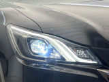 【LEDヘッドライト】悪天候や夜間走行時も良好な視界を確保し安心して運転できる高輝度LEDヘッドライトを装備!点灯速度が早く、消費電力も抑えられています。