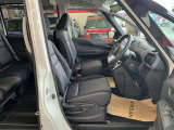 運転席シートリフター(ラチェット式)で、座面の高さも上下に動き、体格にあわせて調整ができます。