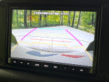 【バックカメラ】駐車時に後方がリアルタイム映像で確認できます。大型商業施設や立体駐車場での駐車時や、夜間のバック時に大活躍!運転スキルに関わらず、今や必須となった装備のひとつです!