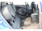HONDA独自の機構!リアシートはチップアップ(跳ね上げ)することにより背の高い荷物も楽々積み込みすることが可能!!より空間を有効にするためにも大変便利なシートアレンジになります!!