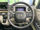 インテリアに合わせたデザインのステアリングは、運転される方のことも考え、運転しやすい形状、大きさです。是非一度、実際に触ってお確かめください。