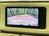 【バックカメラ】駐車時に後方がリアルタイム映像で確認できます。大型商業施設や立体駐車場での駐車時や、夜間のバック時に大活躍!運転スキルに関わらず、今や必須となった装備のひとつです!