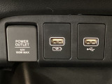 【USBポート】USBポートも装備されています、スマートフォンの充電やオーディオに連携も可能です、今や欠かせない装備の一つです!