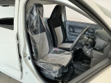 【運転席・助手席】内装ルームクリーニング済みです。しっかり綺麗にしていますので、是非、お確かめください。車に自信があるからこそ、是非一度ご来店頂き内外装も見てもらえると幸いです。