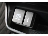 USBオーディオ用ソケットがついていますので携帯電話などを接続すれば音楽等の再生が可能です!