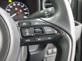 ステアリングスイッチは、各種設定や安全装置のON・OFF、クルーズコントロール、オーディオの操作などをお手元で操作できる便利な装備です!