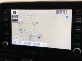 ディスプレイオーディオ装着車。ディスプレイとスマホを連携で、様々なアプリを使用できます。マップのアプリを繋げて、ナビゲーションとして使用できます。