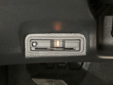 ハンドルの左下にETCがついています。高速道路の料金所の通過も楽々です!。 カードの取り出しもしやすい場所についています。