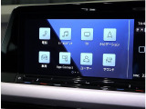 VW純正インフォティメントシステム「DiscoverPro」大変使いやすいタッチパネル型ナビゲーションでETC2.0とエンブレム内蔵バックカメラが付いています。