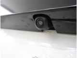 バックカメラが付いているので後方確認が非常にしやすいです。今や運転初心者も熟練者も必須装備!ついていて損はないですね♪