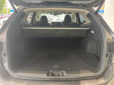 積み下ろしのしやすいデッキにはたっぷりと荷物を積み込んでいただけます。遊びから仕事まで、様々なシーンで頼れます♪