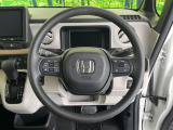 インテリアに合わせたデザインのステアリングは、運転される方のことも考え、運転しやすい形状、大きさです。是非一度、実際に触ってお確かめください。