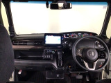 【前方視界】開放的な前方視界!運転がしやすく疲れにくいです♪窓が大きく、見通しがとっても良いおクルマですよ♪