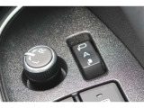 オートリトタクタブルミラーは、ドアロックの開閉と連動してドアミラーを開閉します。