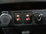 寒い日に重宝するシートヒーターを運転席&助手席に設置!エアコンより早く温まるので寒がりの人におすすめです!エアコンと違って空気が乾燥しにくいのもシートヒーターの嬉しいポイントです★