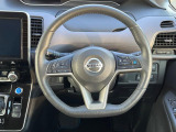 インテリアに合わせたデザインのステアリングは、運転される方のことも考え、運転しやすい形状、大きさです。是非一度、実際に触ってお確かめください。