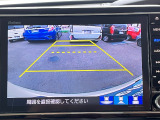 車庫入れ時に安心のバックカメラがついています。