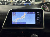 ディスプレイオーディオやカーナビは、現代のドライブにおいて欠かせない装備のひとつです。初めての場所でも迷いにくく、快適なルート案内で運転をサポートします。移動中のエンターテインメント性も高まります。