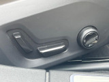 【パワーシート】スイッチ一つで簡単にシート位置の微調整が可能!電動だから力もいりません!自分に最適なシートポジションにセットして、快適なドライブをお楽しみください。