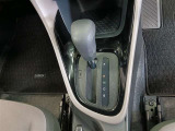 滑らかな走りが魅力のCVT(無段変速機)を採用しており、シフト操作はとてもスムーズで扱いやすいのが特徴です