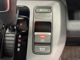電子パーキングに加えてブレーキホールドシステムを装備しておりますので、信号待ちや踏み切り待ちでもブレーキを踏まずに停止できます!発進する際はアクセルを踏むだけですので渋滞時などはかなり楽ですね!