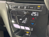 【オートエアコン】一度お好みの温度に設定すれば、車内の温度を検知し風量や温度を自動で調整。暑い&hellip;寒い&hellip;と何度もスイッチ操作をする必要はありません。快適な車内空間には必須の機能ですね♪