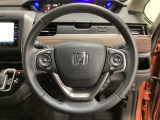 ハンドルにHondaセンシング系のクルーズコントロールやレーンキープアシストなどのスイッチと、オーディオの操作スイッチが装備されています。ハンドルから手を離さず安全に操作できます。