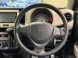 インテリアに合わせたデザインのステアリングは、運転される方のことも考え、運転しやすい形状、大きさです。是非一度、実際に触ってお確かめください。