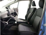 高いホールド性で運転姿勢が安定します。長距離ドライブでも疲れにくいのが魅力です。快適なドライビングライフをお送りください♪