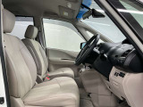 【運転席】シート周りは使用感も少なく、良好な状態となります。丁寧につかわれていたことがよくわかります。