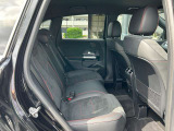 メルセデス・ベンツの定める厳しい基準をクリアしたお車のみをご案内させて頂きます。納車前整備はメーカー規定に基づき当店3Fの指定工場で入念に行なわれます。熟練のメカニックがお客様のお車を整備致します。