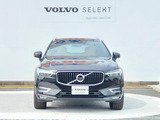 XC60の特徴でもある力強さが感じられるフロントフェイス。ボルボ車の特徴トールハンマーも特徴です。