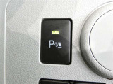 クリアランスソナー付き。ピッピッピとブザーでお知らせ!曲がり角や壁際に駐車する時に便利ですね♪